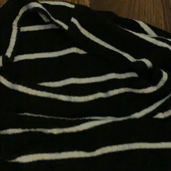 black and white crop top - Picture 3 of 3